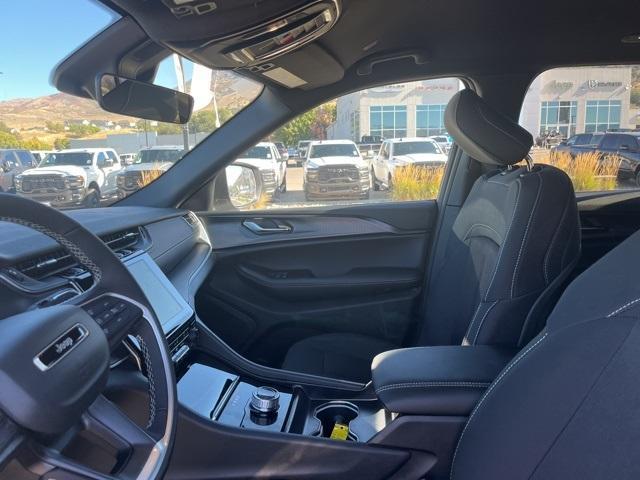 new 2025 Jeep Grand Cherokee car, priced at $33,646