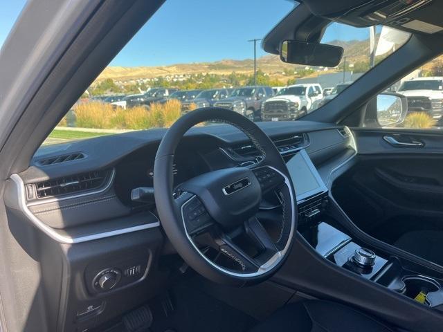 new 2025 Jeep Grand Cherokee car, priced at $33,646