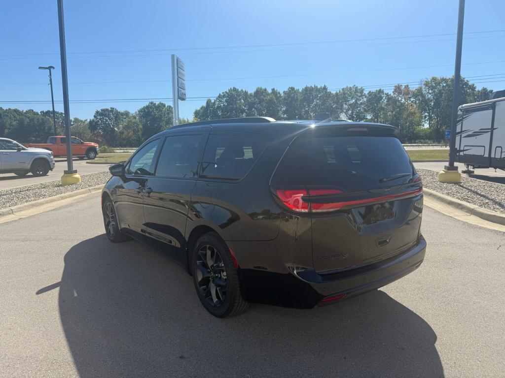 new 2026 Chrysler Pacifica car, priced at $47,385