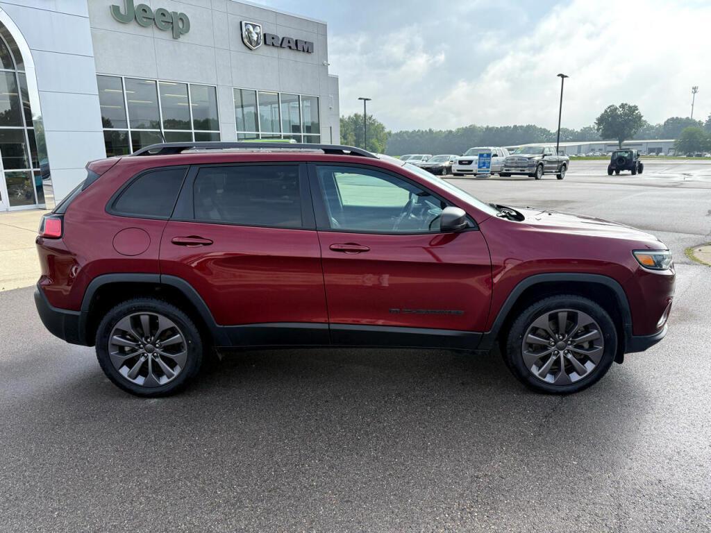 used 2021 Jeep Cherokee car, priced at $24,995