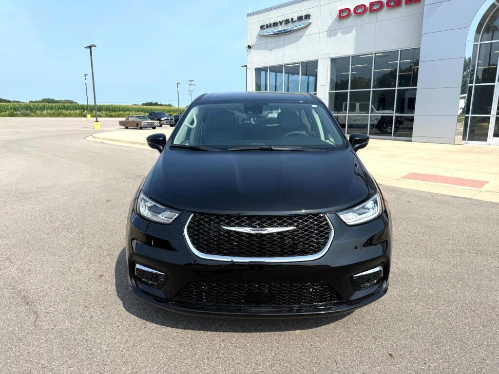 used 2024 Chrysler Pacifica car, priced at $33,495