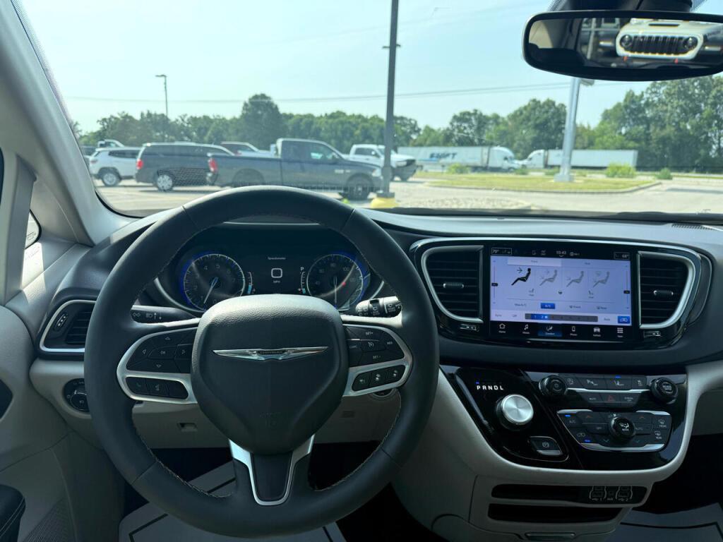used 2024 Chrysler Pacifica car, priced at $33,495