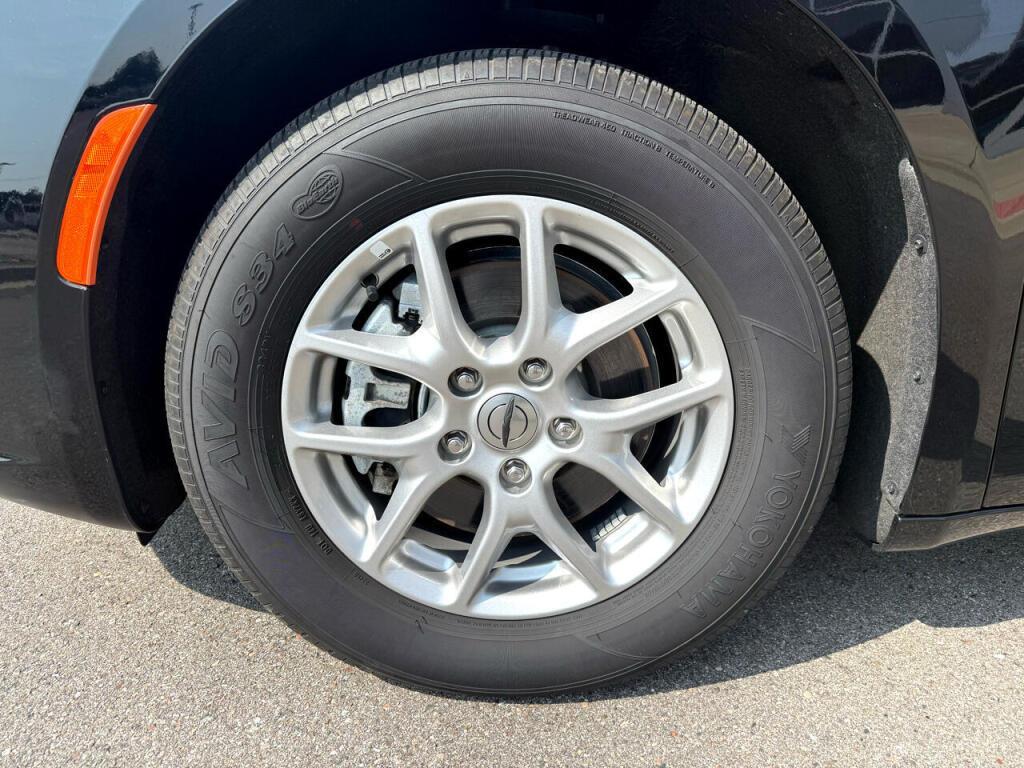 used 2024 Chrysler Pacifica car, priced at $33,495