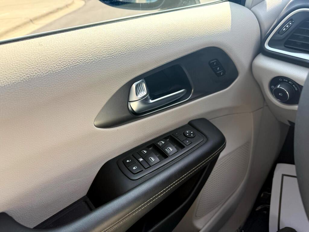 used 2024 Chrysler Pacifica car, priced at $33,495