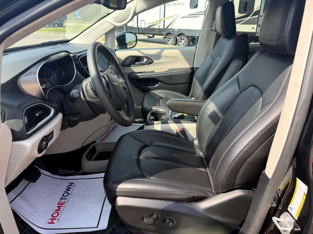 used 2024 Chrysler Pacifica car, priced at $33,495
