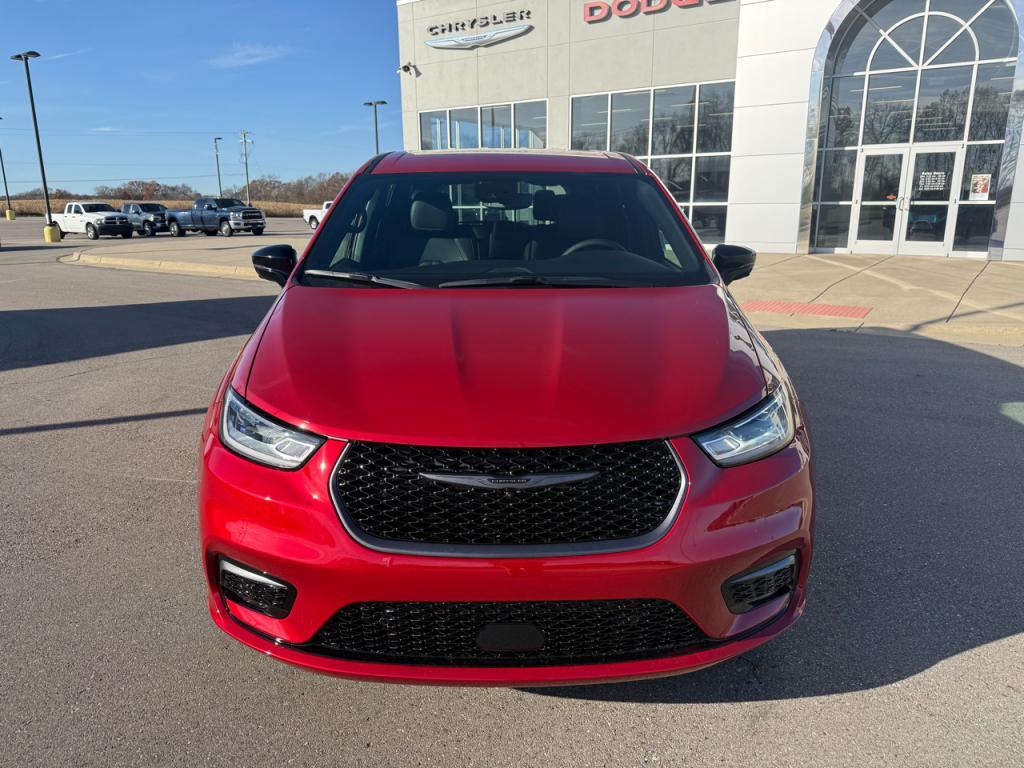 new 2026 Chrysler Pacifica car, priced at $43,918