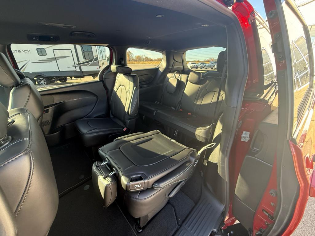 new 2026 Chrysler Pacifica car, priced at $43,918