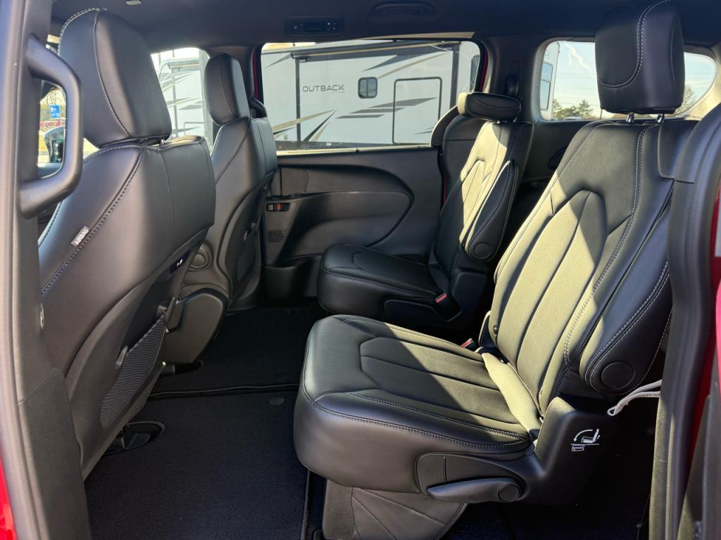 new 2026 Chrysler Pacifica car, priced at $43,918