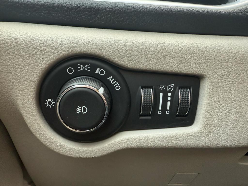 used 2017 Chrysler Pacifica car, priced at $13,488