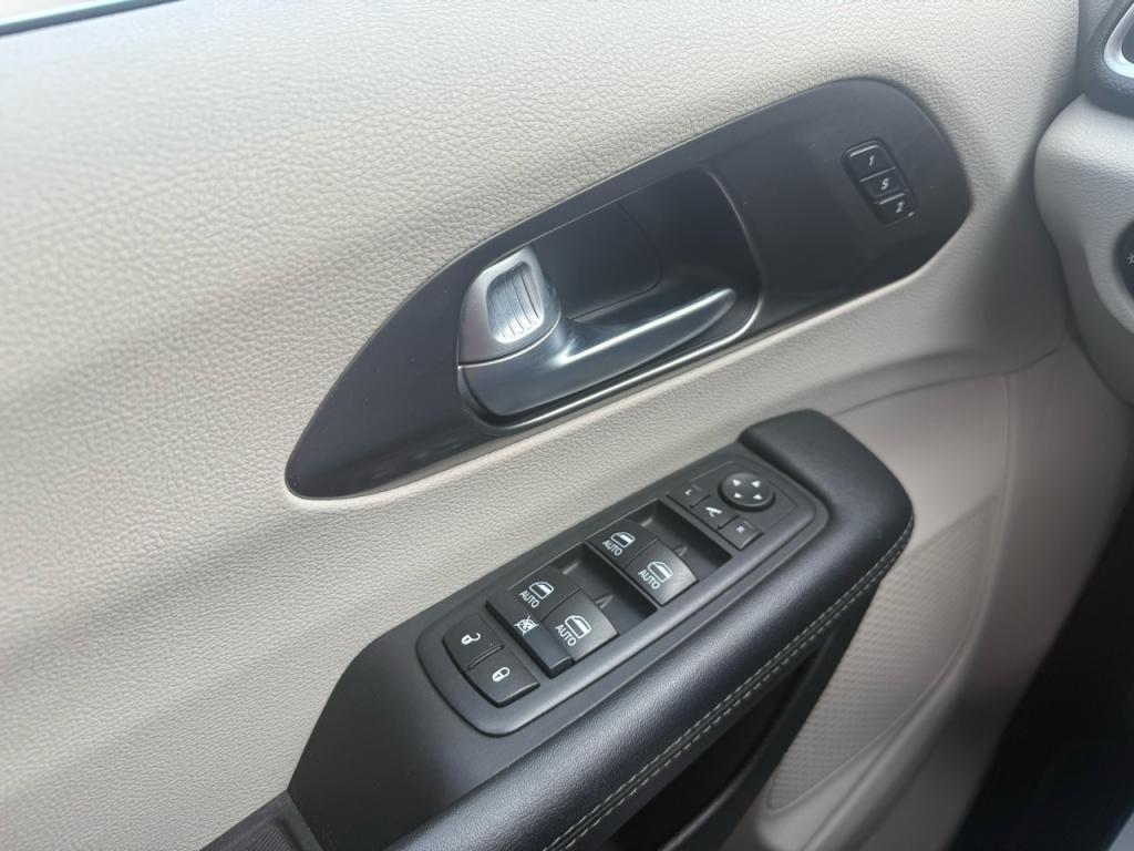 used 2017 Chrysler Pacifica car, priced at $13,488