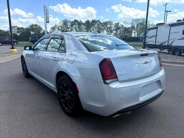 used 2019 Chrysler 300 car