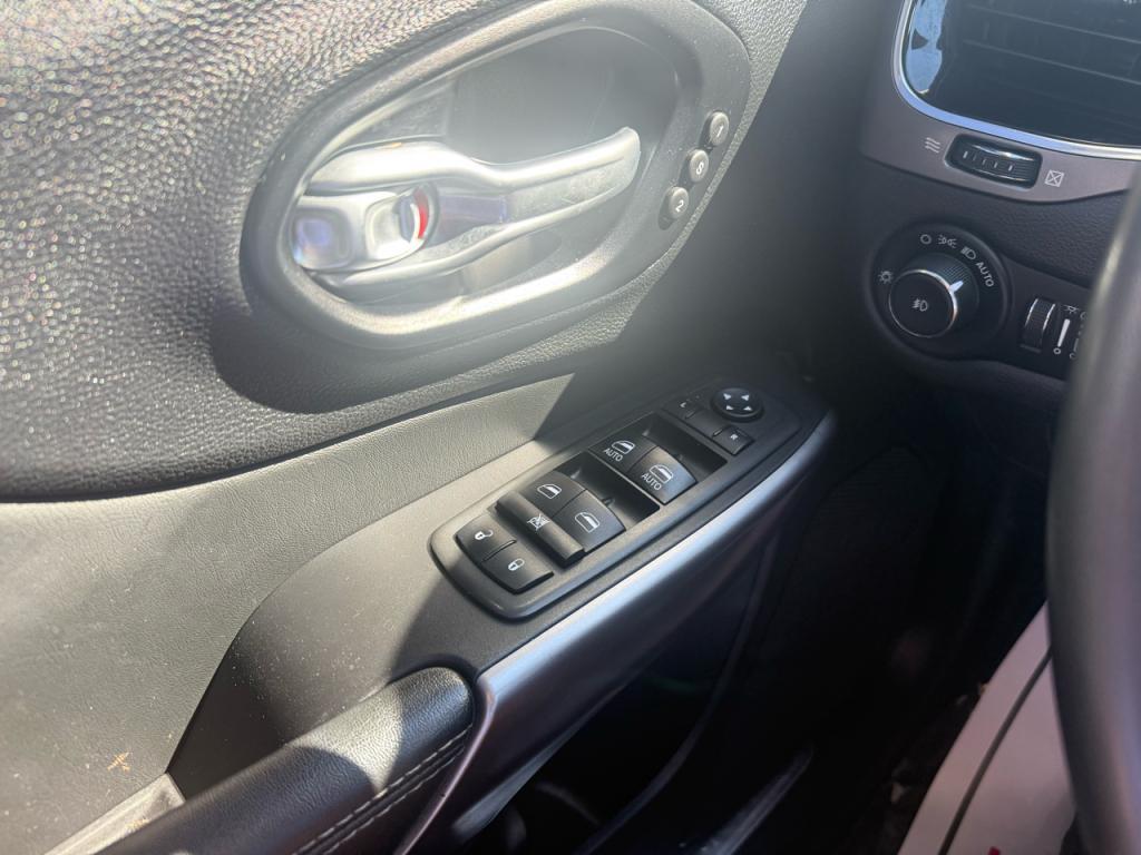 used 2021 Jeep Cherokee car, priced at $24,995