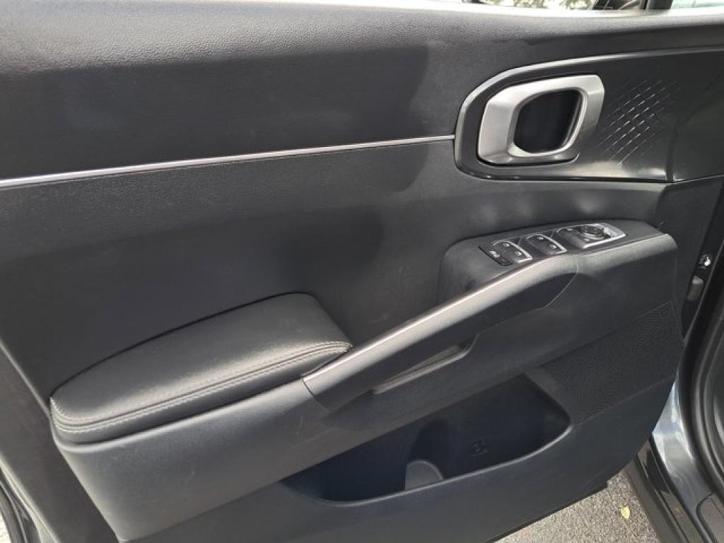 used 2023 Kia Sorento car, priced at $23,161