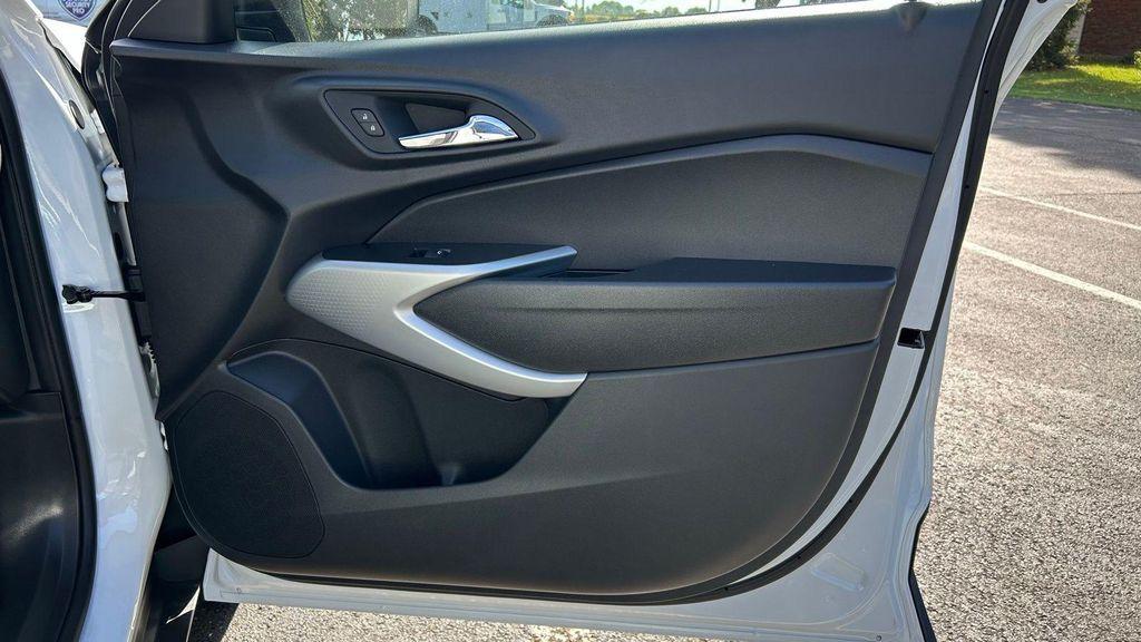 new 2025 Chevrolet Trax car, priced at $24,290