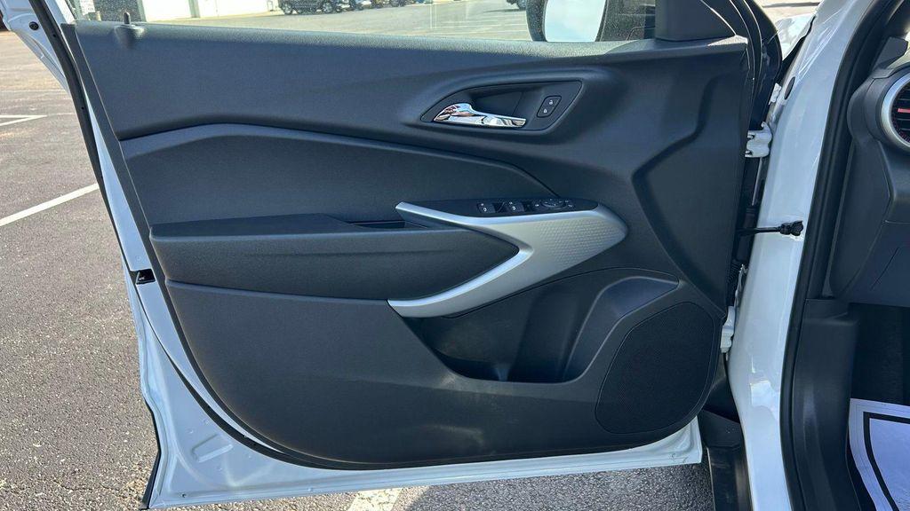 new 2025 Chevrolet Trax car, priced at $24,290