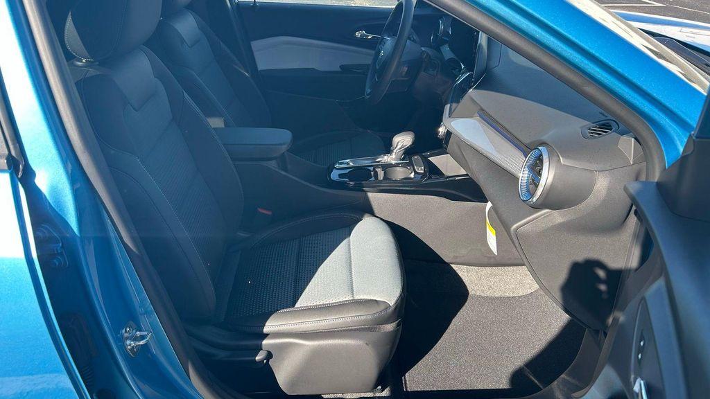 new 2025 Chevrolet Trax car, priced at $24,490