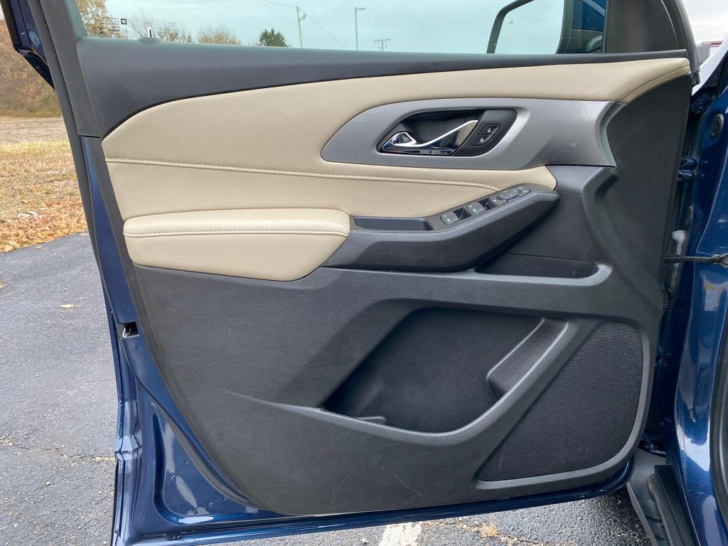 used 2022 Chevrolet Traverse car, priced at $20,000