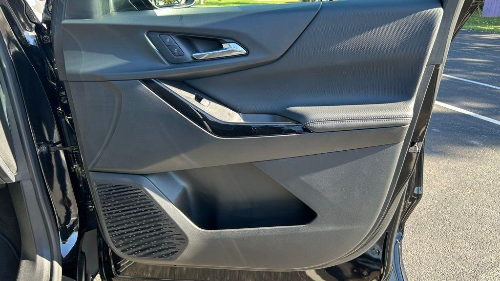 used 2025 Chevrolet Equinox car, priced at $25,978