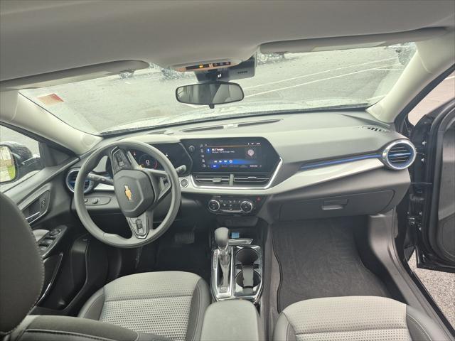 used 2025 Chevrolet Trax car, priced at $24,124