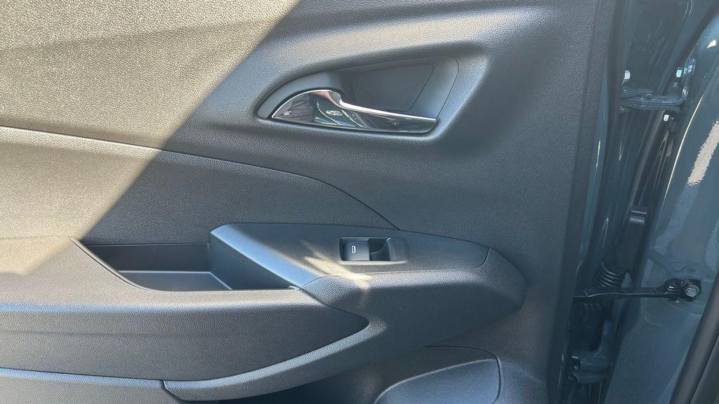 new 2025 Chevrolet Trax car, priced at $24,690