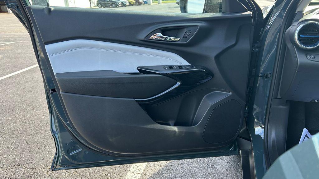 new 2025 Chevrolet Trax car, priced at $24,990