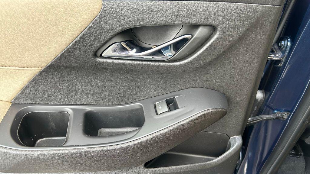 used 2022 Chevrolet Traverse car, priced at $23,999