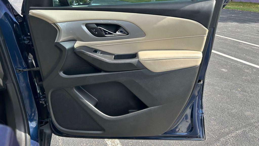 used 2022 Chevrolet Traverse car, priced at $23,999