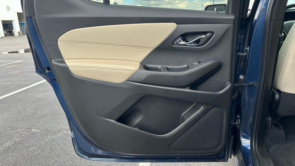 used 2022 Chevrolet Traverse car, priced at $23,999