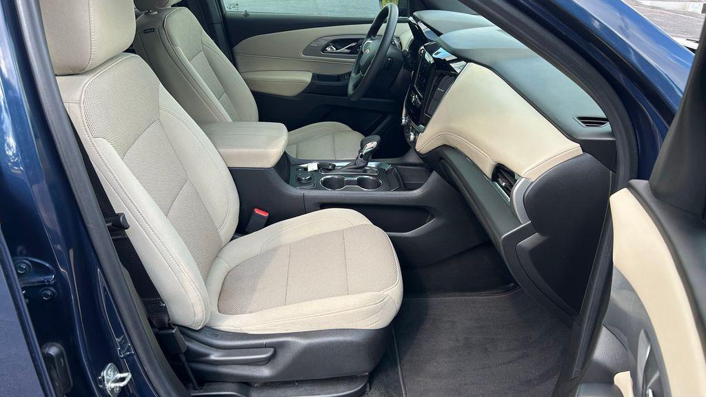 used 2022 Chevrolet Traverse car, priced at $23,999