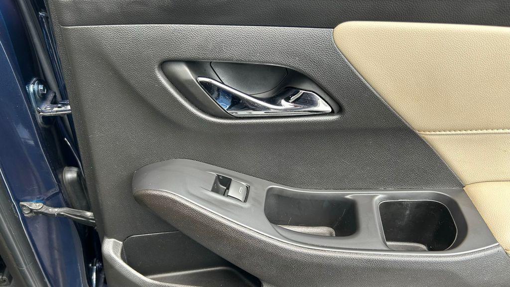 used 2022 Chevrolet Traverse car, priced at $23,999