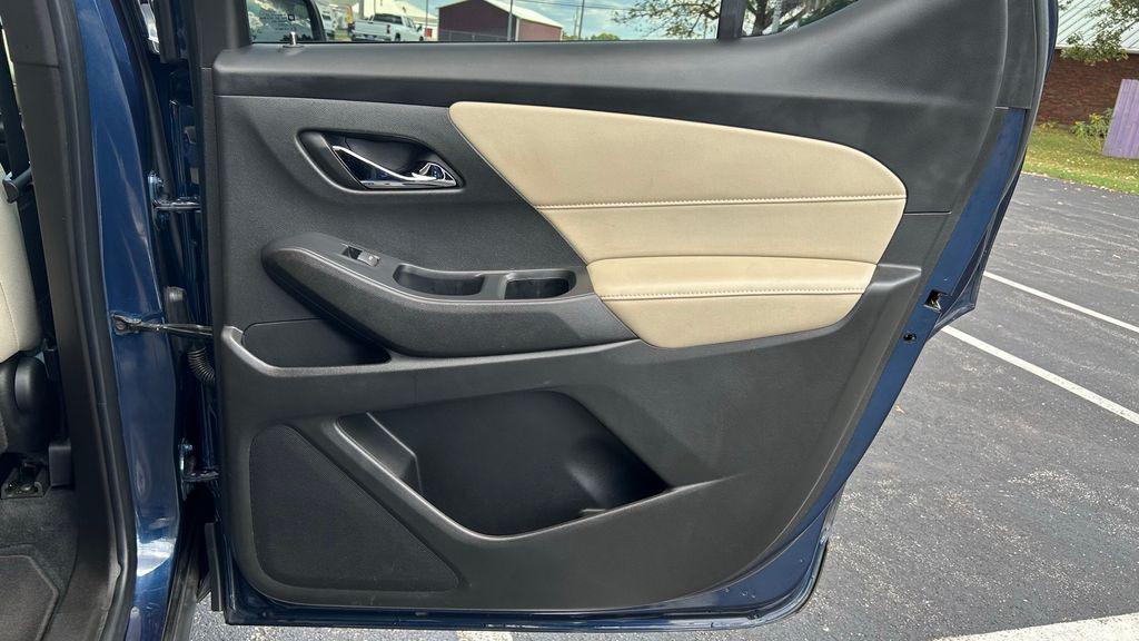 used 2022 Chevrolet Traverse car, priced at $23,999