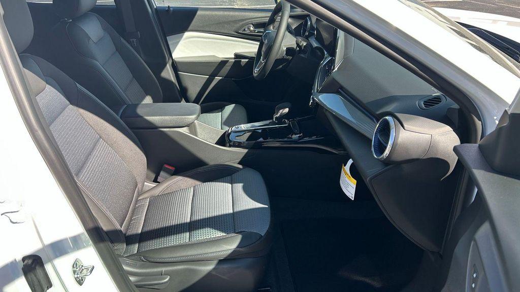 new 2025 Chevrolet Trax car, priced at $24,690