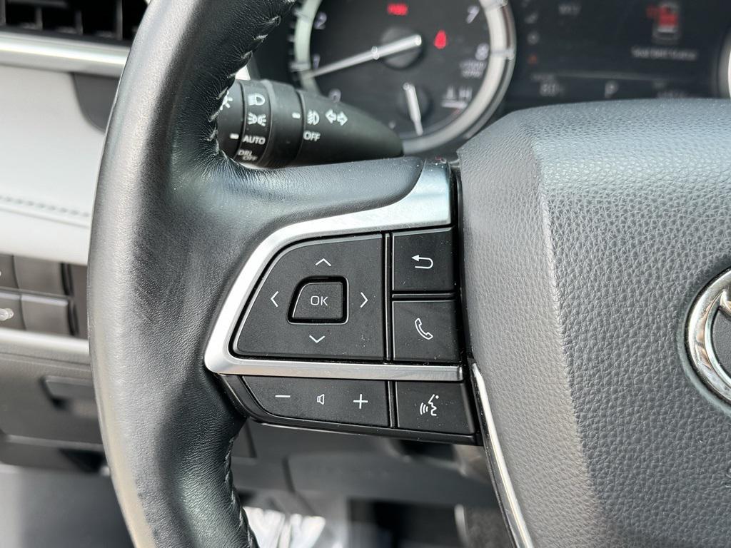 used 2020 Toyota Highlander car, priced at $32,000