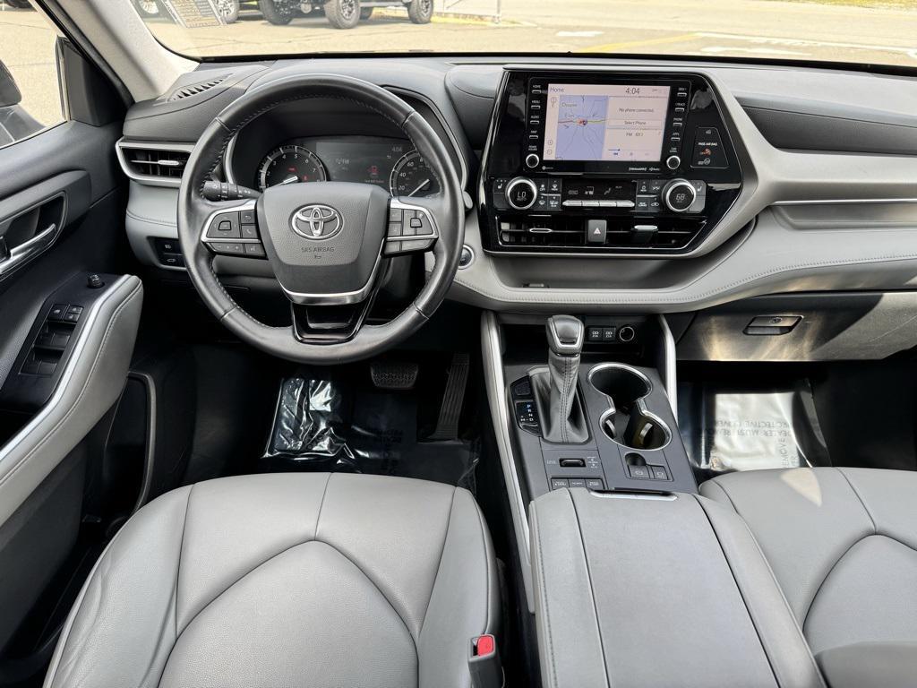 used 2020 Toyota Highlander car, priced at $32,000
