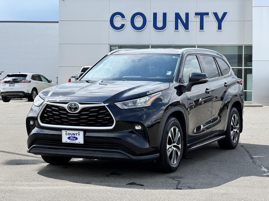 used 2020 Toyota Highlander car, priced at $32,000