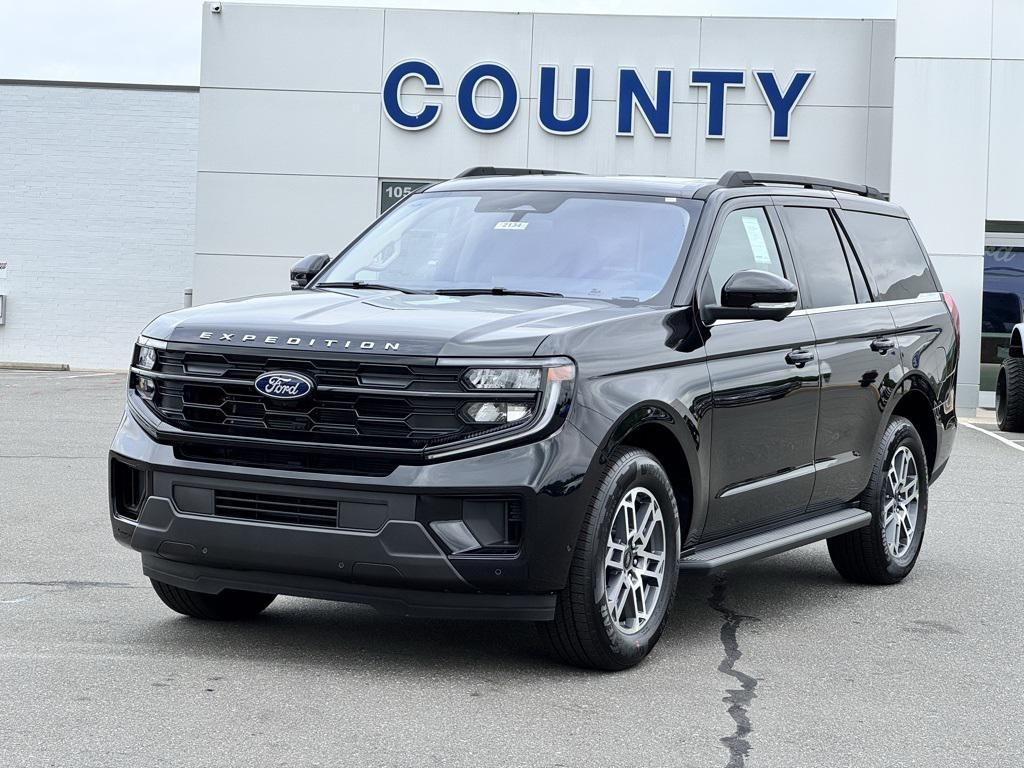 new 2025 Ford Expedition car, priced at $70,650