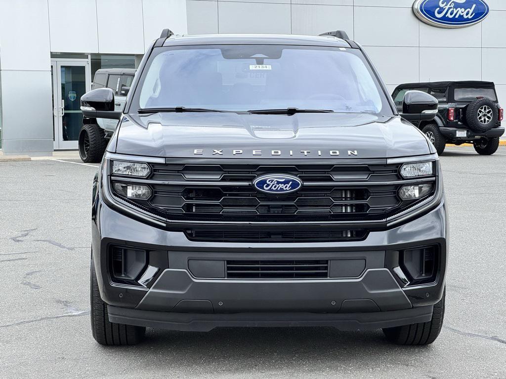 new 2025 Ford Expedition car, priced at $70,650