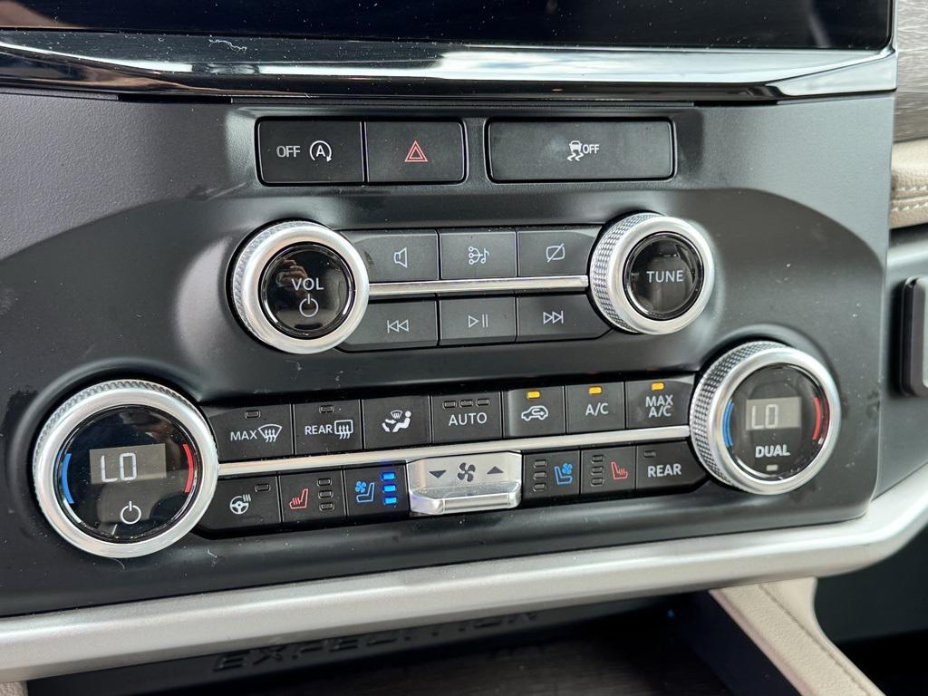 used 2024 Ford Expedition car, priced at $63,998