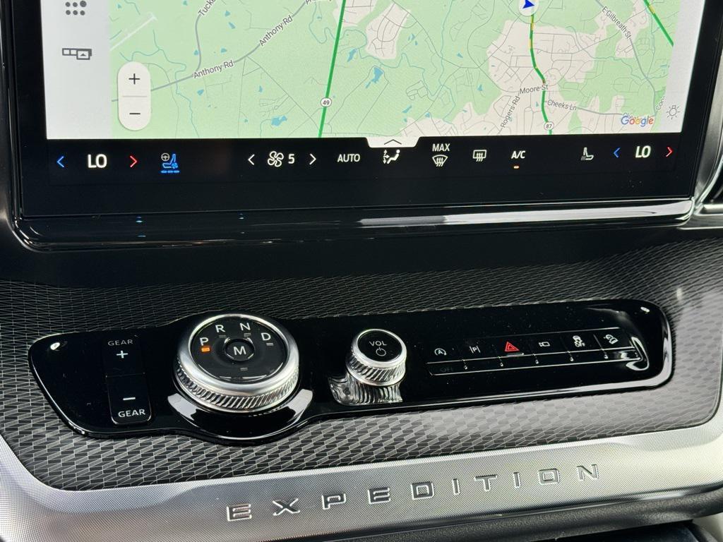 new 2025 Ford Expedition car, priced at $84,900