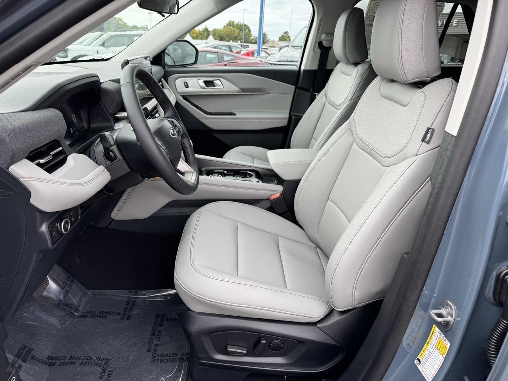 new 2025 Ford Explorer car, priced at $49,975