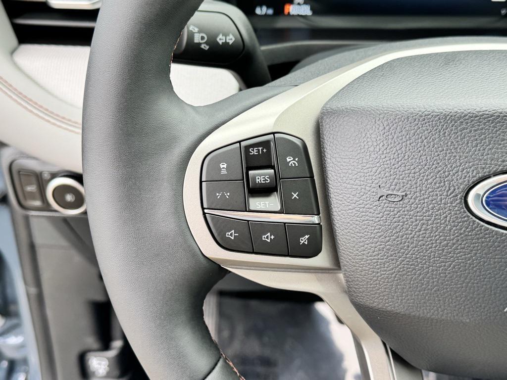 new 2025 Ford Explorer car, priced at $49,975