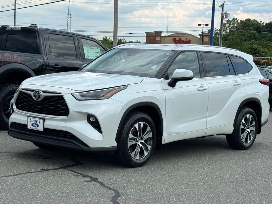 used 2022 Toyota Highlander car, priced at $33,855