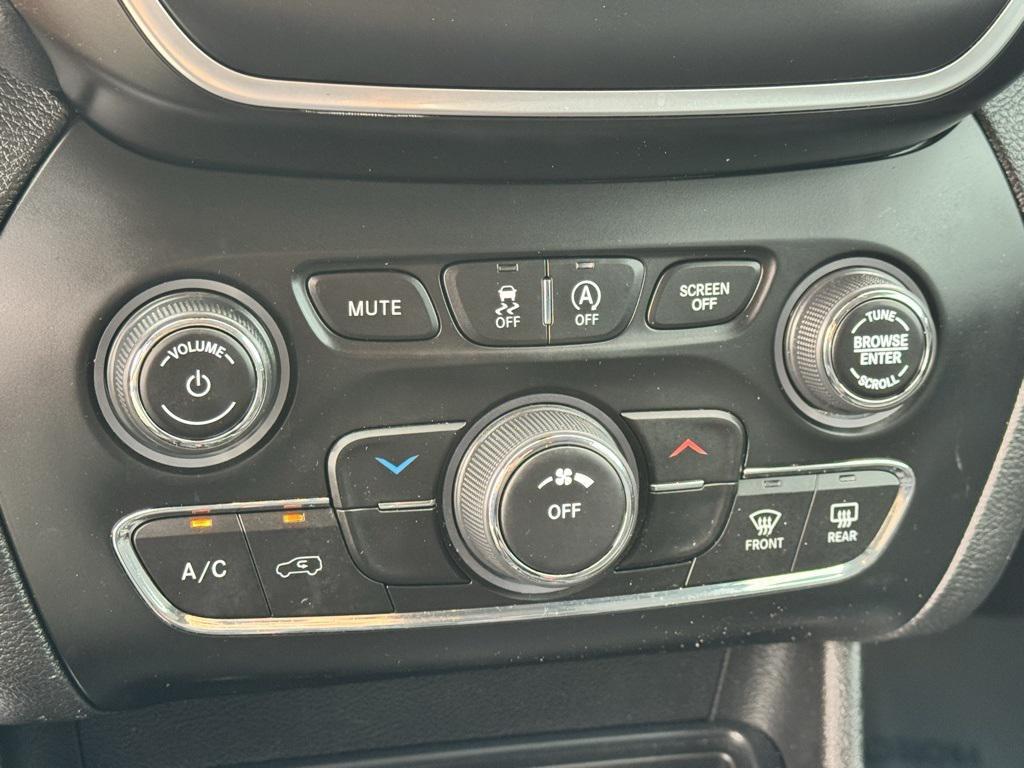 used 2021 Jeep Cherokee car, priced at $18,998