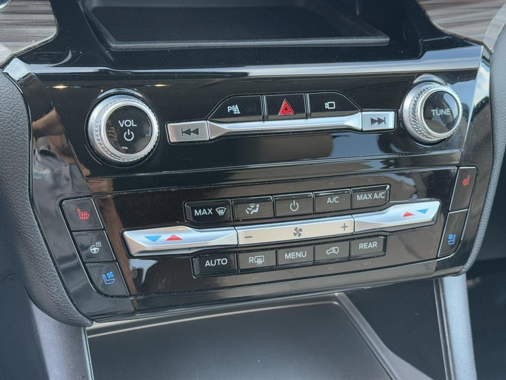 used 2021 Ford Explorer car, priced at $19,998