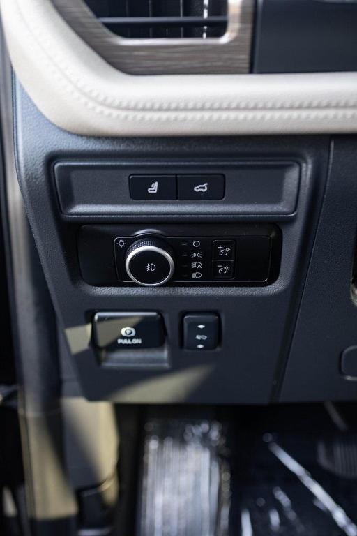 used 2024 Ford Expedition car, priced at $55,000