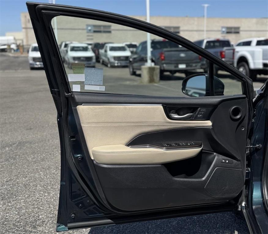 used 2020 Honda Clarity Plug-In Hybrid car, priced at $22,000