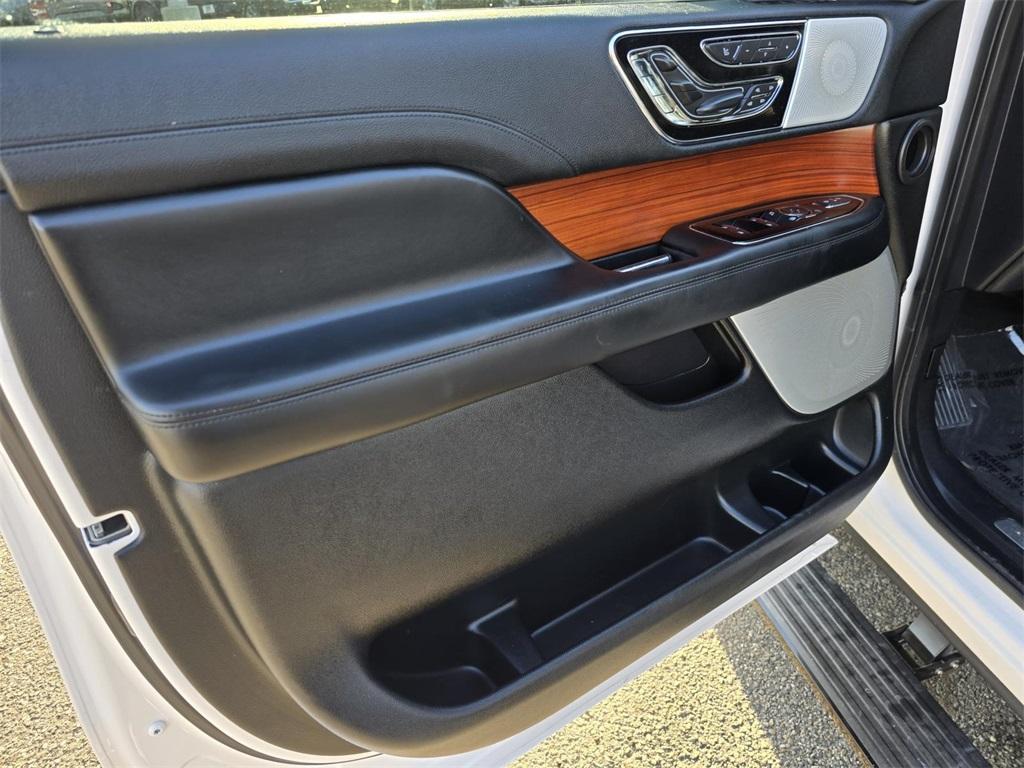 used 2019 Lincoln Navigator car, priced at $35,900