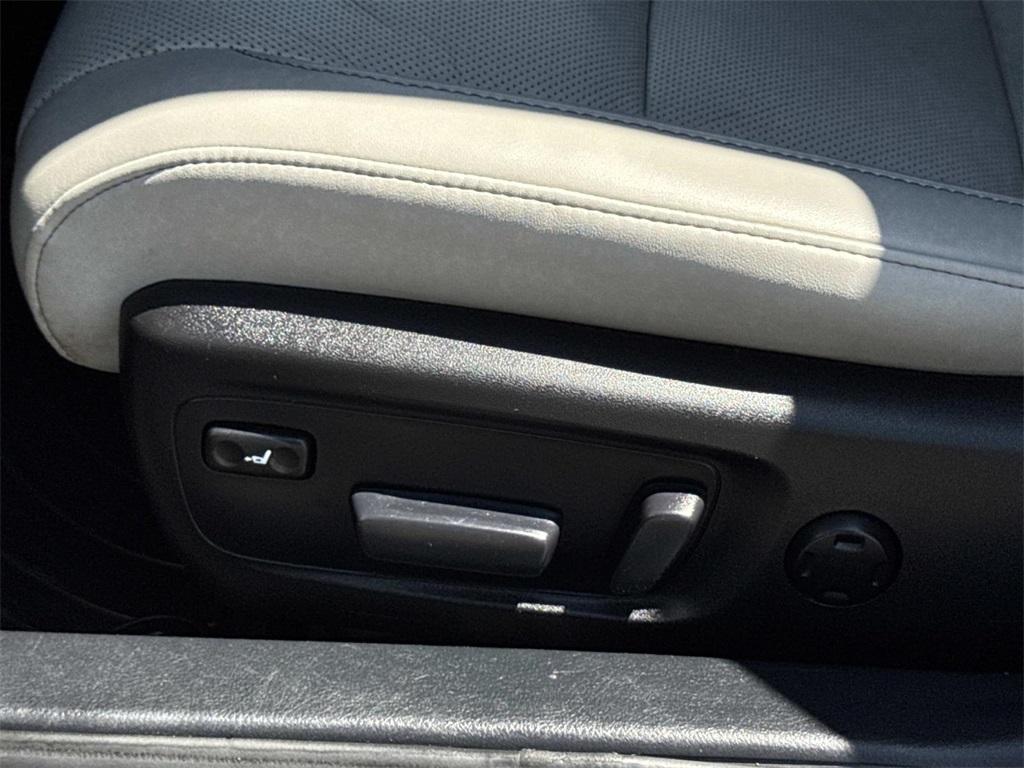 used 2015 Toyota Avalon Hybrid car, priced at $14,500