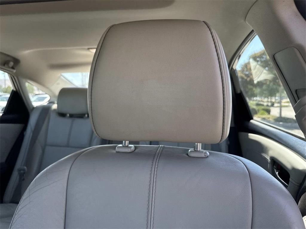 used 2015 Toyota Avalon Hybrid car, priced at $14,500