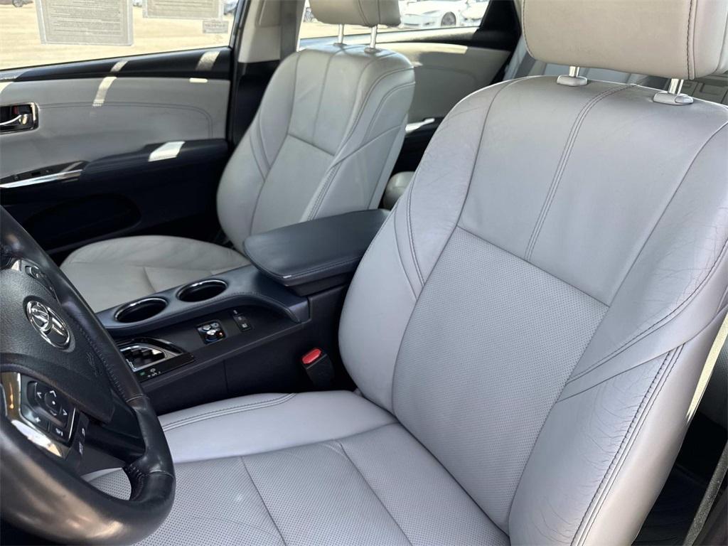 used 2015 Toyota Avalon Hybrid car, priced at $14,500